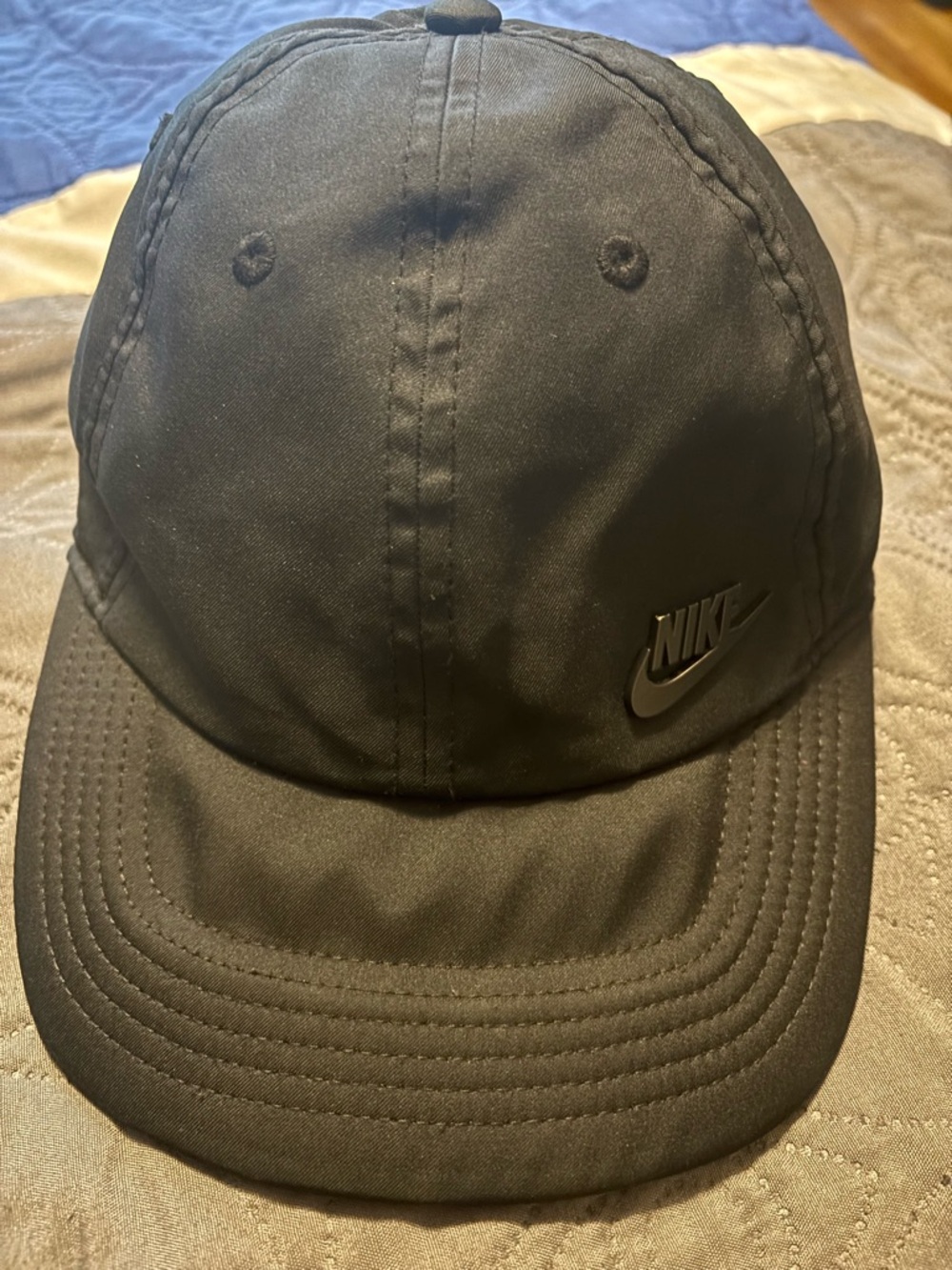 BEAND NEW Nike Black Cap with silver symbol